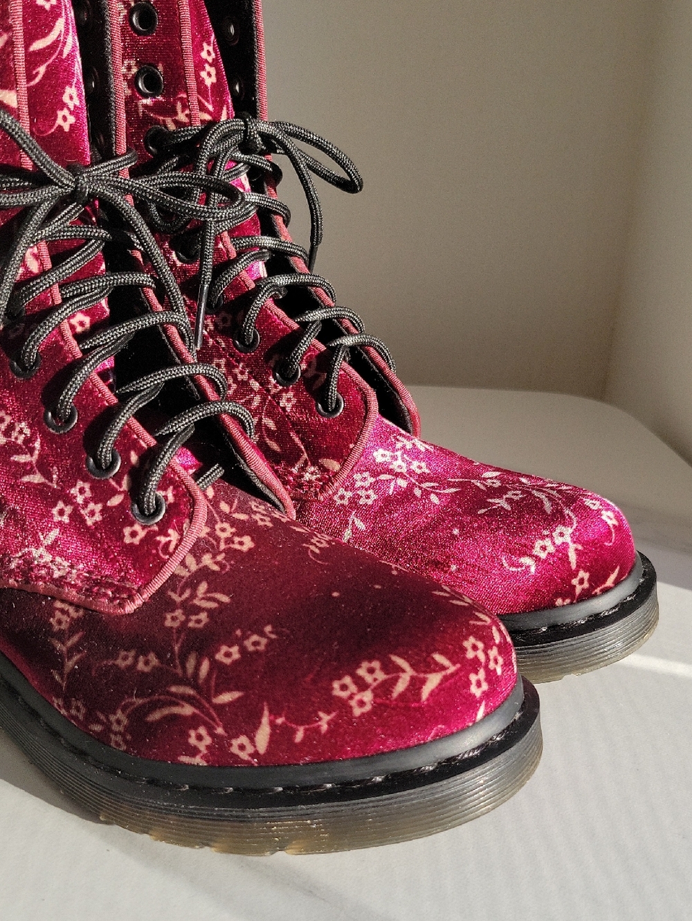 Rare Vintage Dr. Martens Avery Cheery Red Floral Velvet Combat Boots - Picture 9 of 14